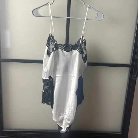 Vintage NWT Victoria’s Secret Gold Level Two Piece Lingerie Set Size Medium